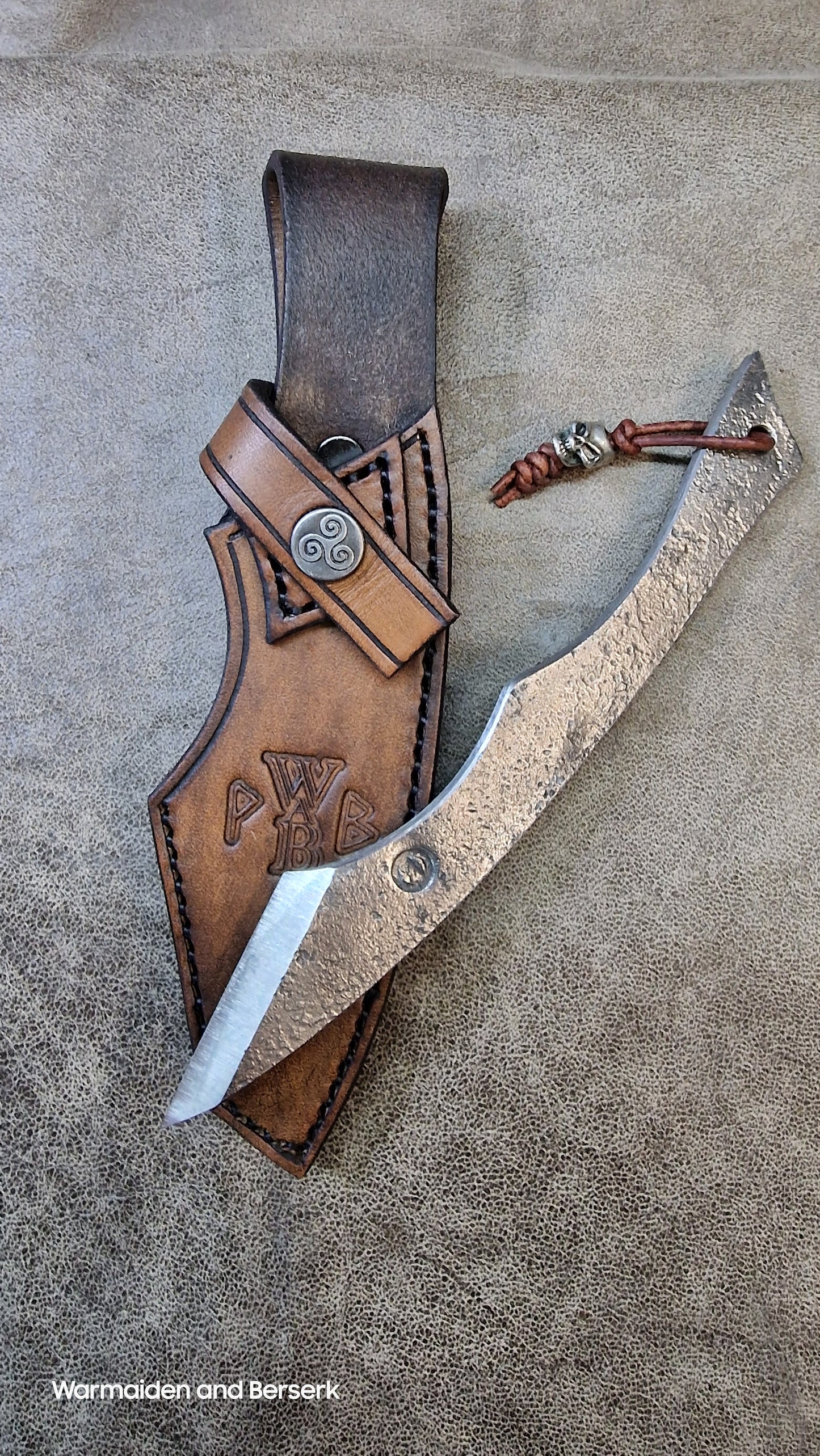 Hand-forged Kiridashi made of high-quality EC80 case hardened steel and razor sharp