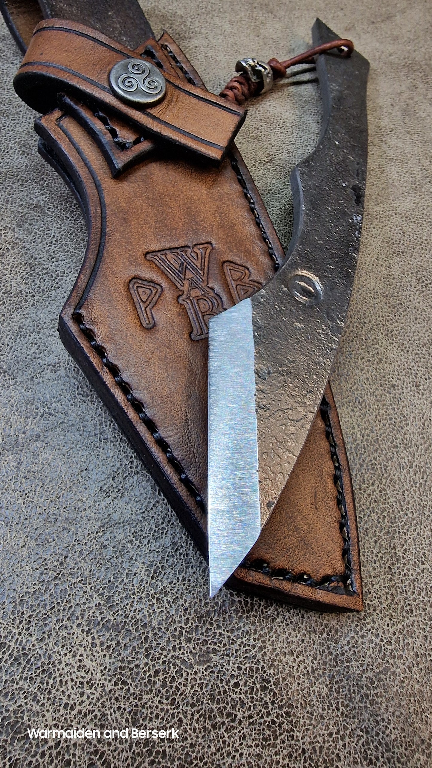 Hand-forged Kiridashi made of high-quality EC80 case hardened steel and razor sharp