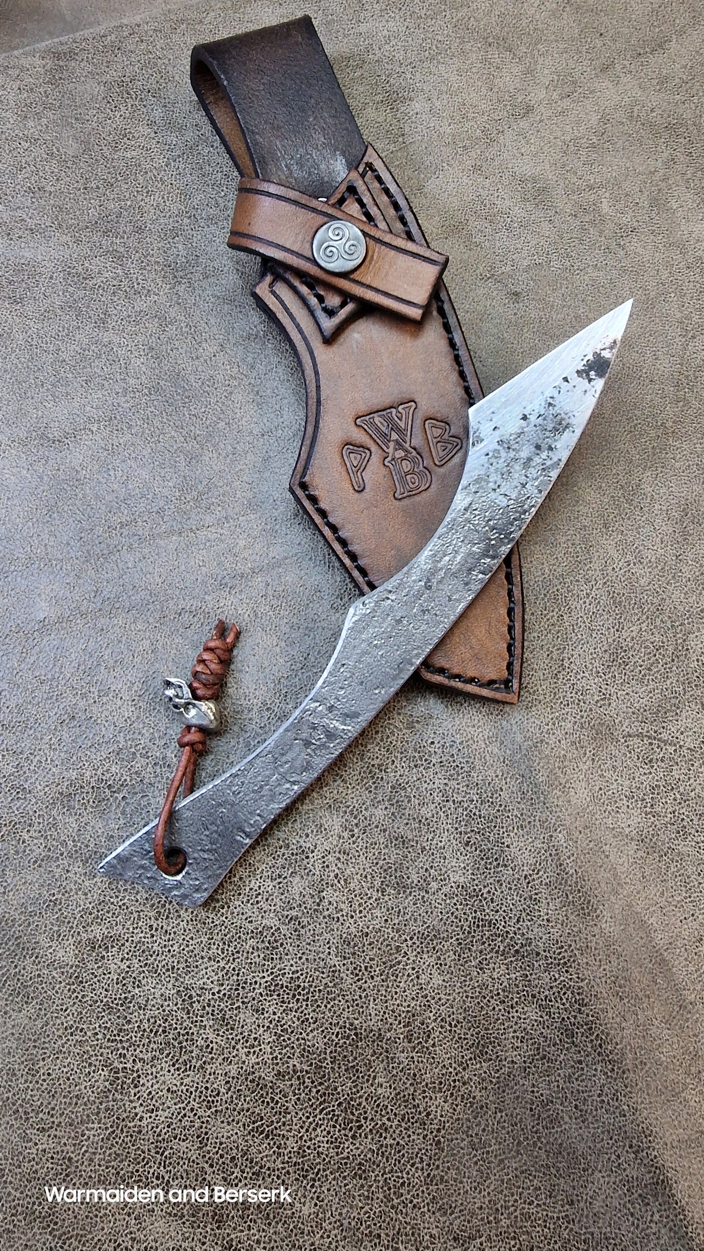 Hand-forged Kiridashi made of high-quality EC80 case hardened steel and razor sharp