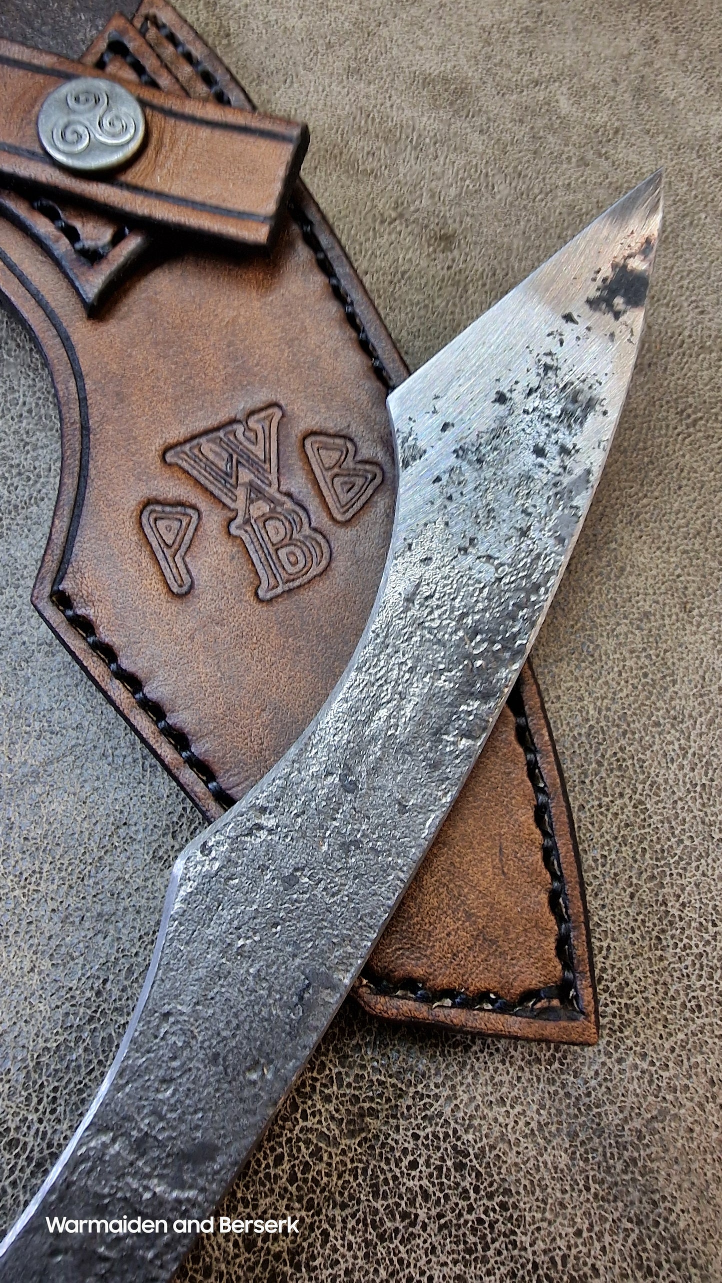 Hand-forged Kiridashi made of high-quality EC80 case hardened steel and razor sharp