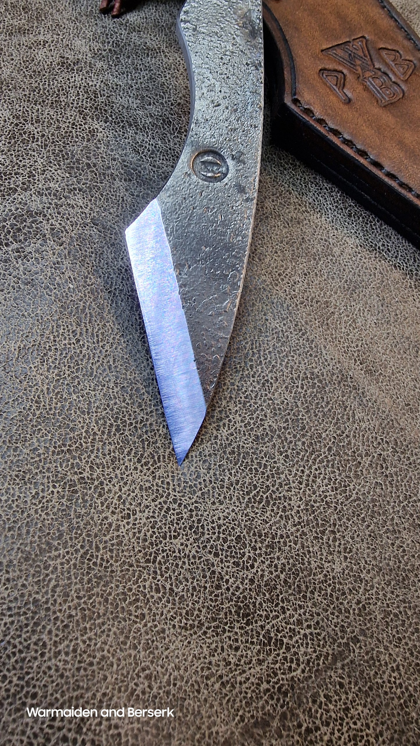 Hand-forged Kiridashi made of high-quality EC80 case hardened steel and razor sharp