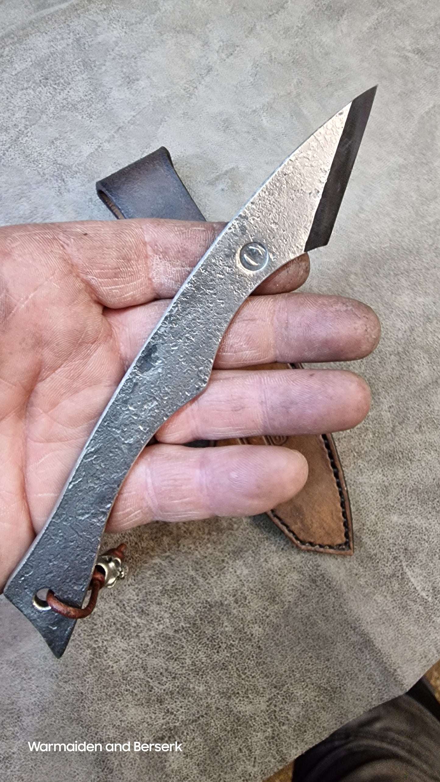 Hand-forged Kiridashi made of high-quality EC80 case hardened steel and razor sharp
