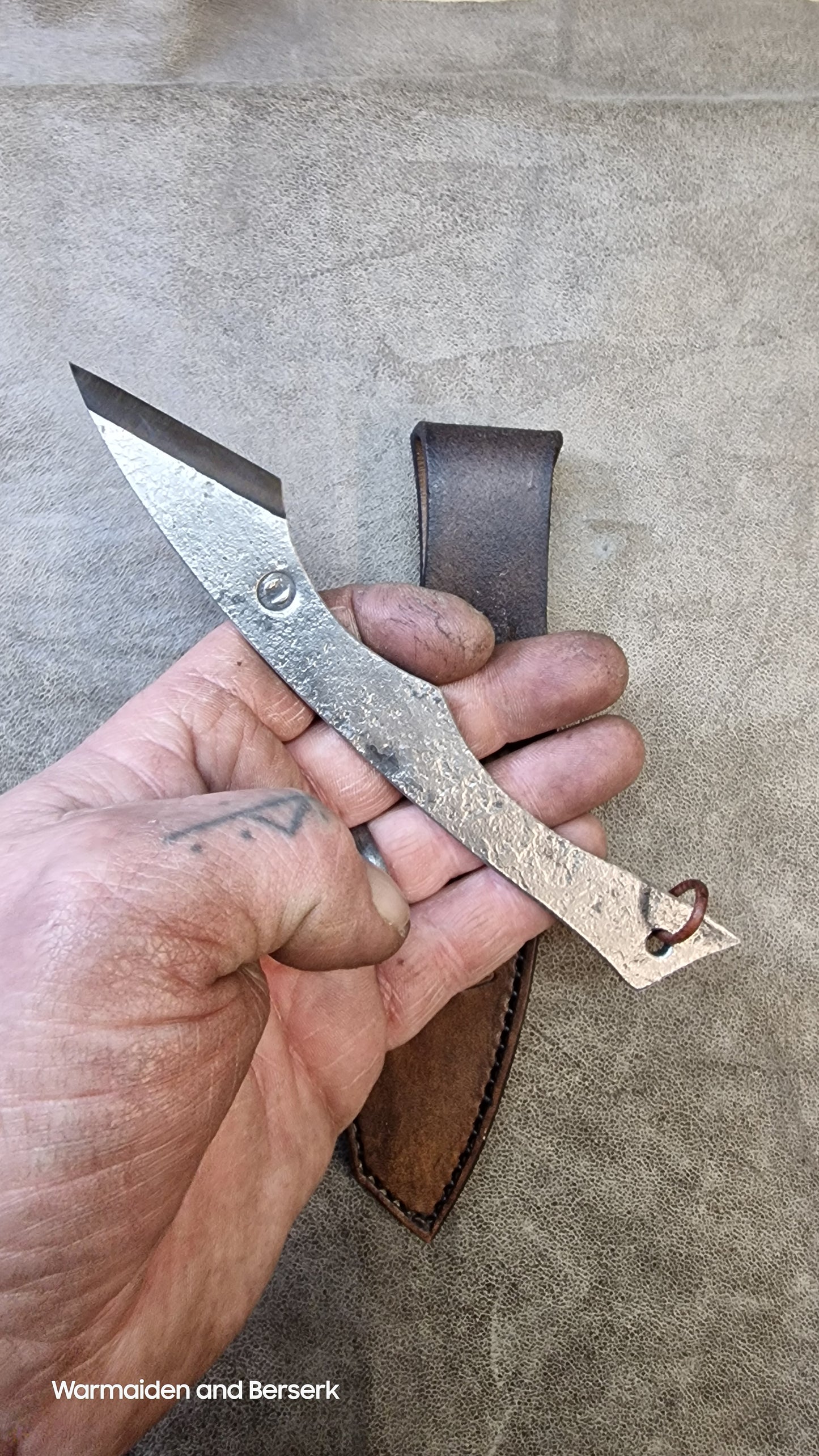 Hand-forged Kiridashi made of high-quality EC80 case hardened steel and razor sharp