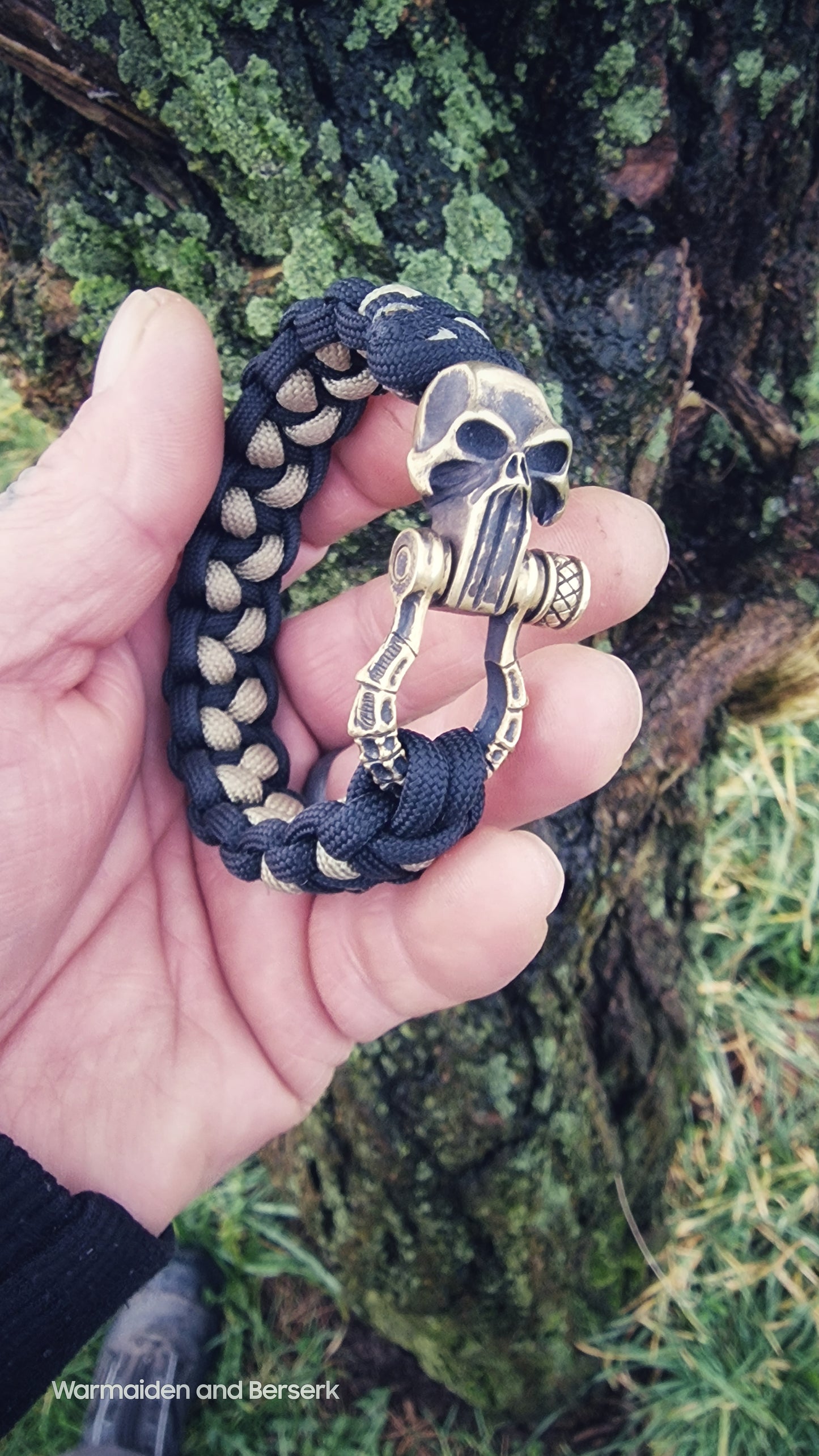 Paracord bracelet with high-quality Punisher skull clasp