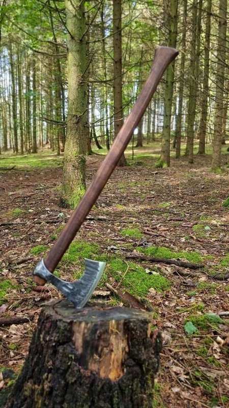 Baltische Wikinger Bartaxt aus Karbonstahl, mit geradem Schaft und in