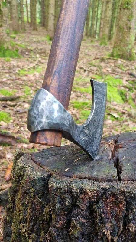 Baltische Wikinger Bartaxt aus Karbonstahl, mit geradem Schaft und in