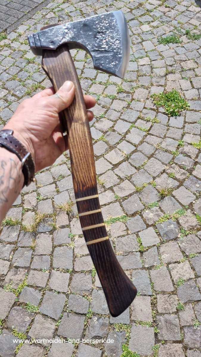 Freiformgeschmiedetes Einhandbeil und Outdoor Axt aus Karbonstahl mit