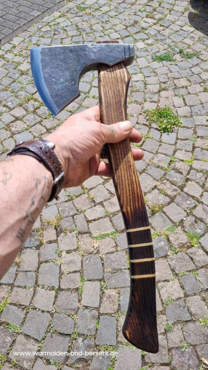 Freiformgeschmiedetes Einhandbeil und Outdoor Axt aus Karbonstahl mit
