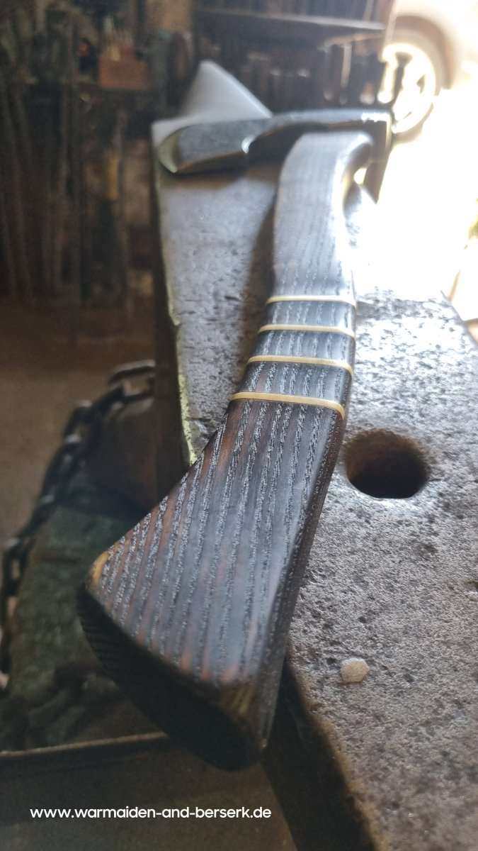 Freiformgeschmiedetes Einhandbeil und Outdoor Axt aus Karbonstahl mit