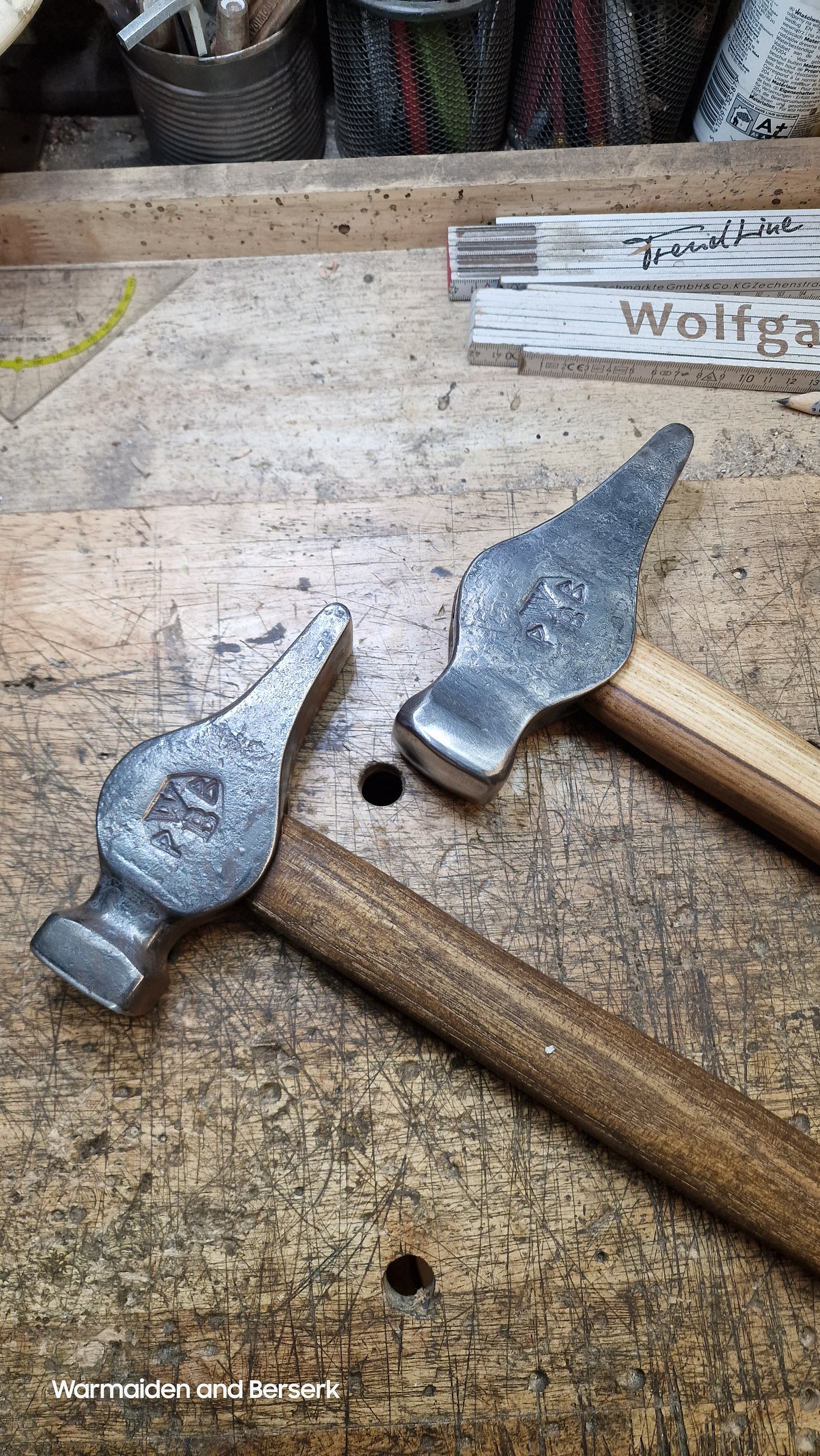 Hand-forged Swedish blacksmith hammer made of C45 carbon steel
