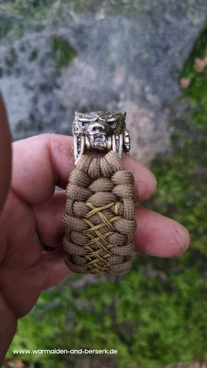 Breites Paracord-Armband in Braun mit Bärenkopf Verschluss und Stitch