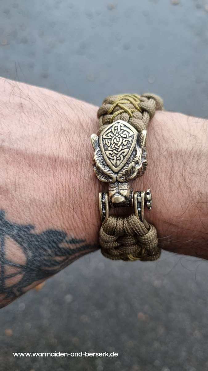 Breites Paracord-Armband in Braun mit Bärenkopf Verschluss und Stitch
