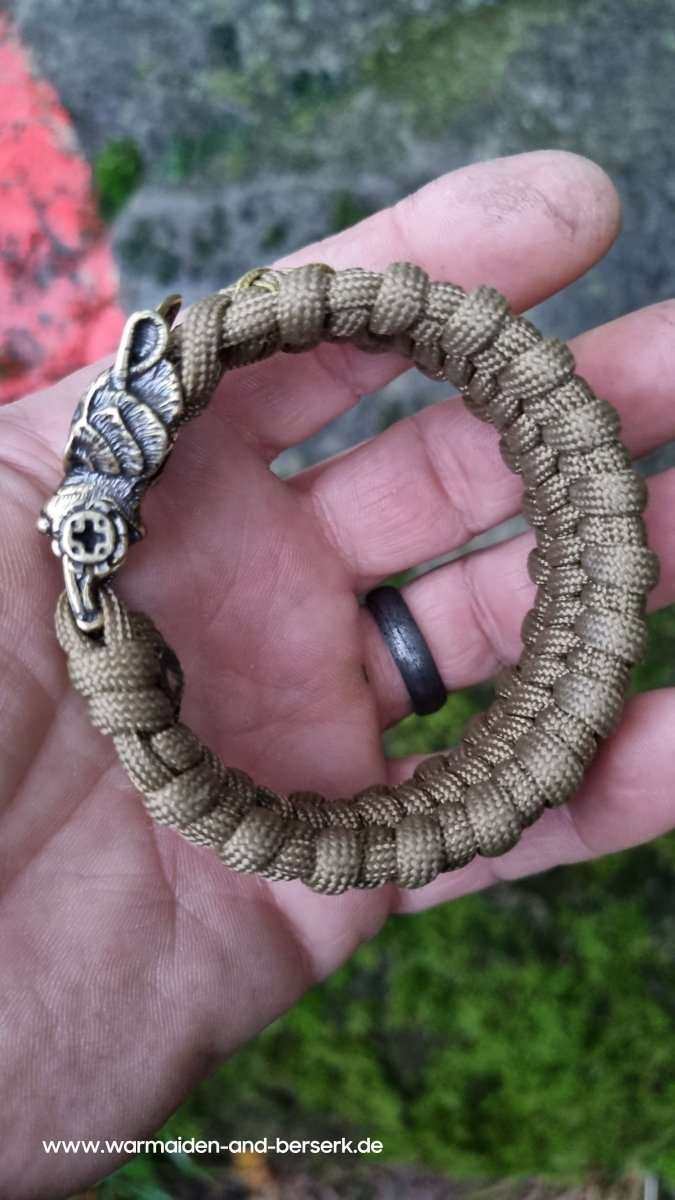 Breites Paracord-Armband in Braun mit Bärenkopf Verschluss und Stitch