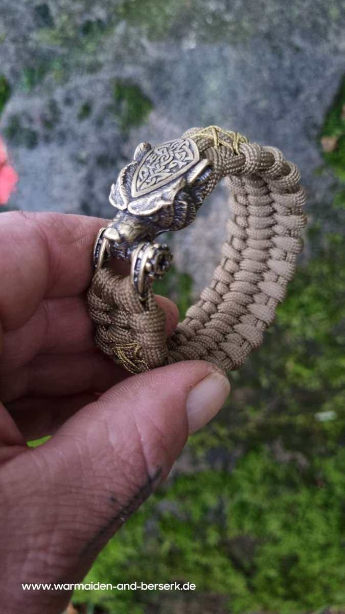 Breites Paracord-Armband in Braun mit Bärenkopf Verschluss und Stitch