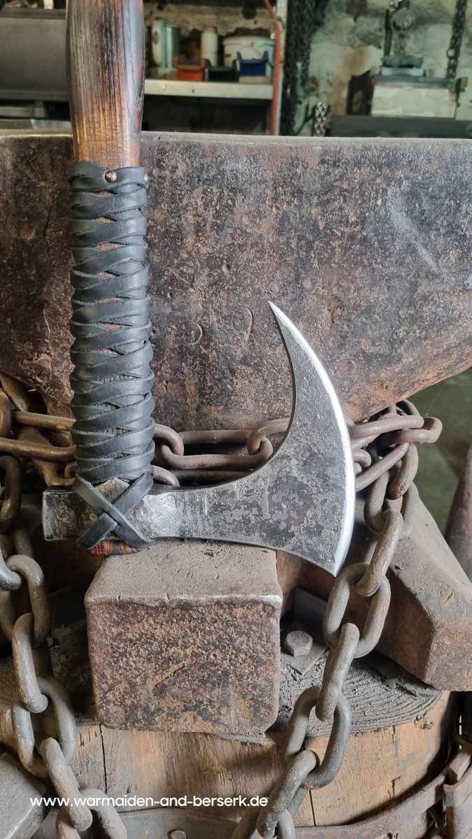 Handgeschmiedete Fantasy Conan Axe "Tauranische Axt" aus Karbonstahl,