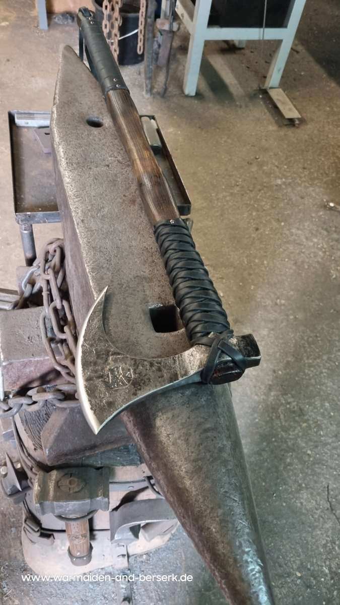 Handgeschmiedete Fantasy Conan Axe "Tauranische Axt" aus Karbonstahl,