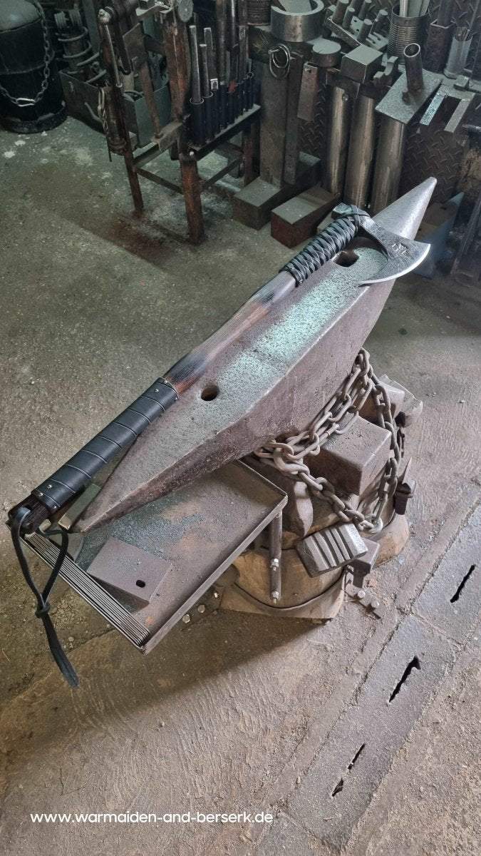 Handgeschmiedete Fantasy Conan Axe "Tauranische Axt" aus Karbonstahl,