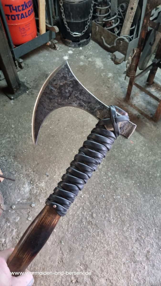 Handgeschmiedete Fantasy Conan Axe "Tauranische Axt" aus Karbonstahl,