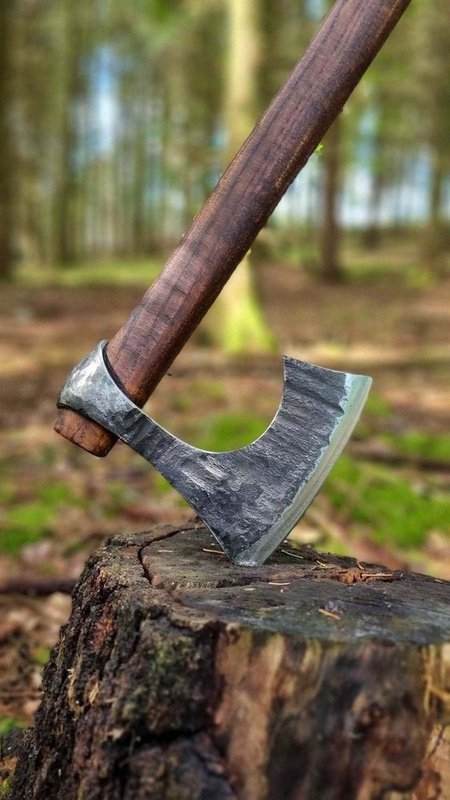 Baltische Wikinger Bartaxt aus Karbonstahl, mit geradem Schaft und in