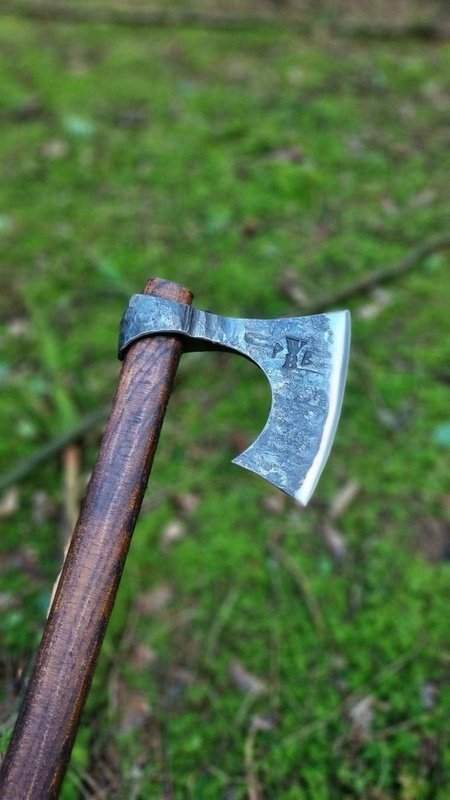 Baltische Wikinger Bartaxt aus Karbonstahl, mit geradem Schaft und in