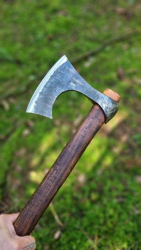 Baltische Wikinger Bartaxt aus Karbonstahl, mit geradem Schaft und in
