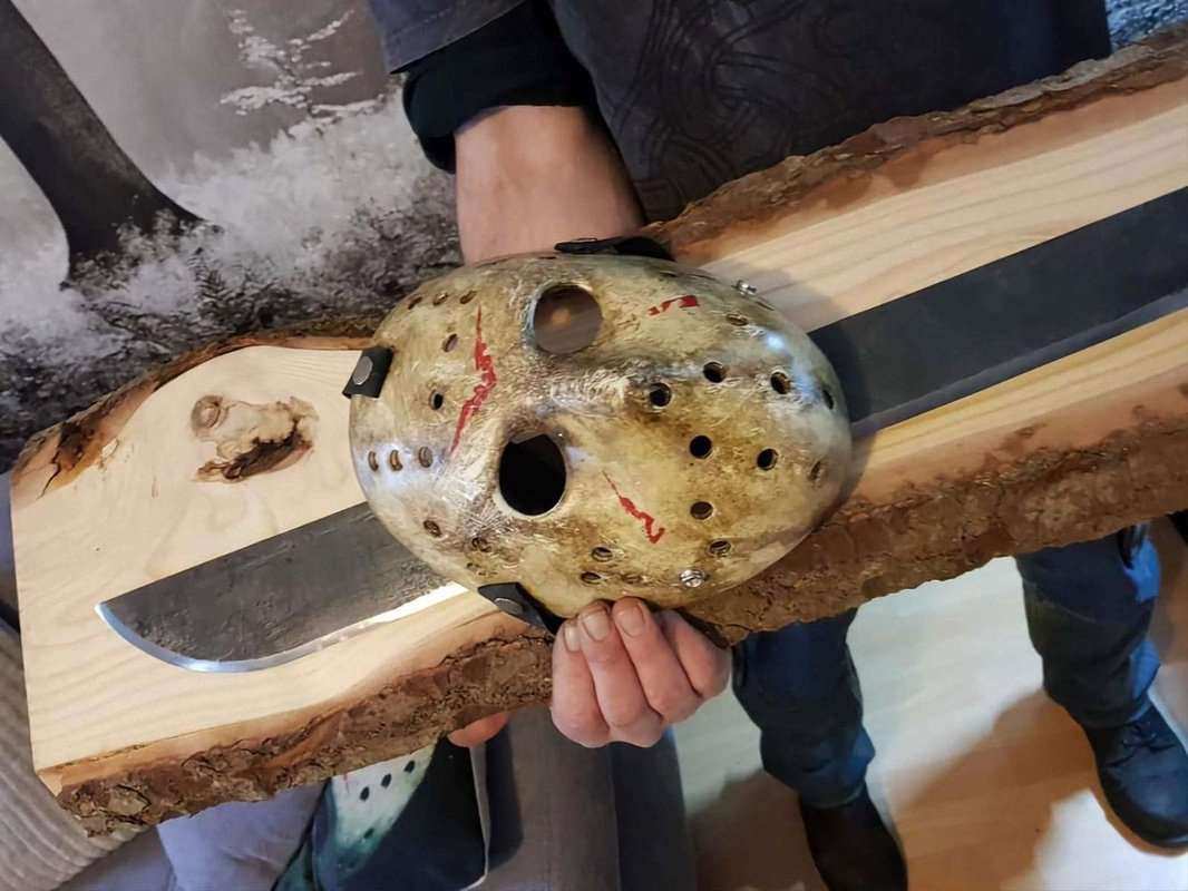 Handgeschmiedete massive Jason Voorhees Macheten Replik vom 2009 Remake aus Karbonstahl