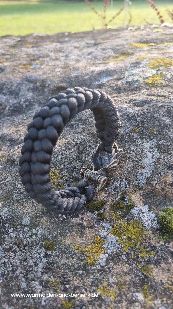 Schwarzes Sanctified Knot Paracord Armband mit Bärenkopf Verschluss