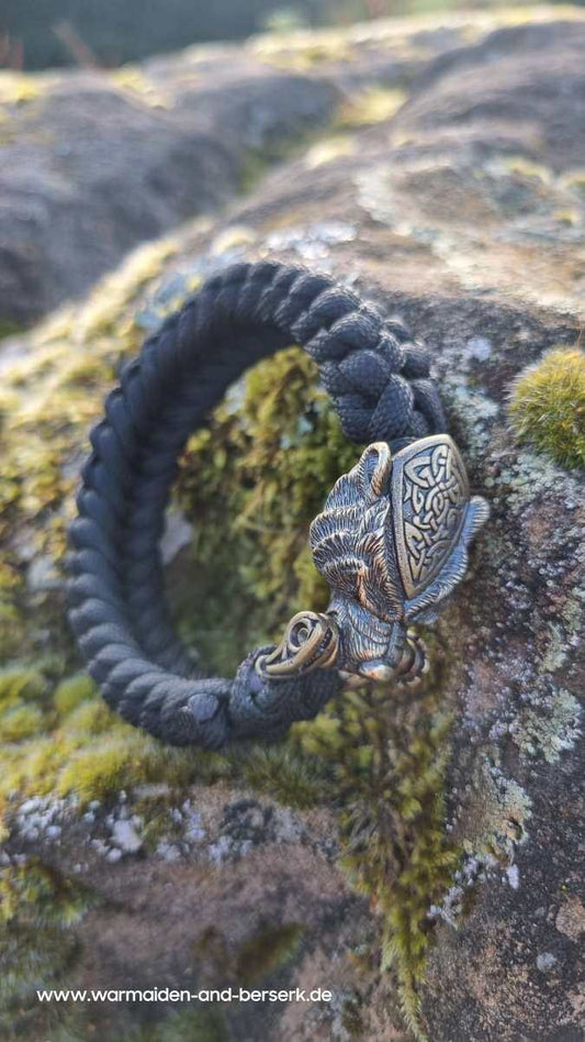 Schwarzes Sanctified Knot Paracord Armband mit Bärenkopf Verschluss