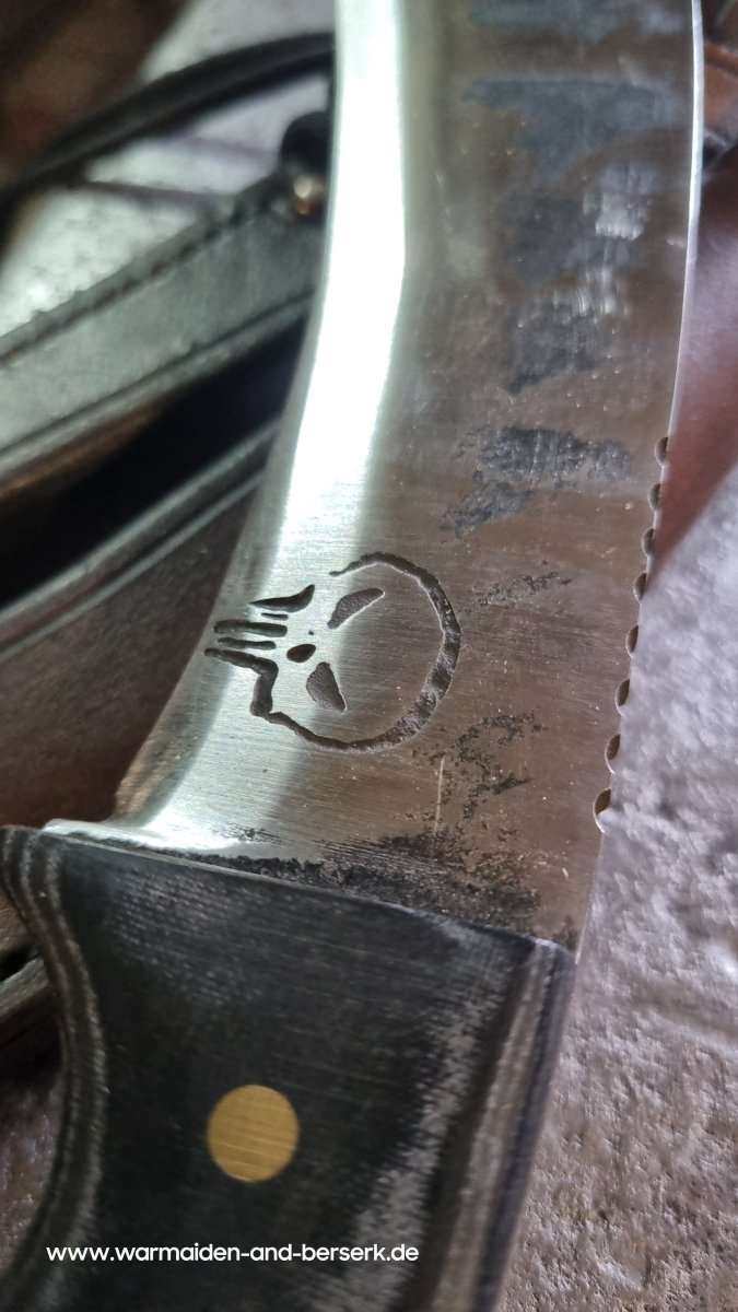 Handgeschmiedetes Mehrzweckmesser mit Punisher Skull Ätzung und aufwen