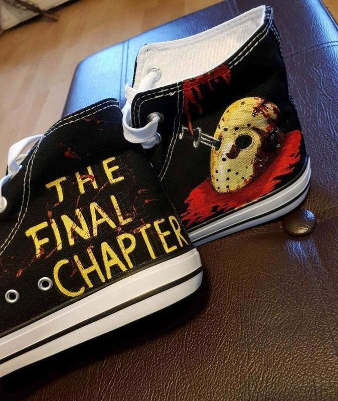 Handbemalte Chucks mit Jason Voorhees Motiv