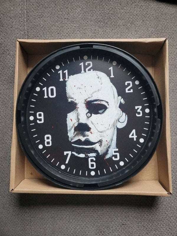 Handbemalte Uhr mit Michael Myers Motiv