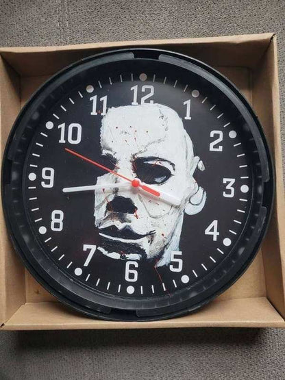 Handbemalte Uhr mit Michael Myers Motiv