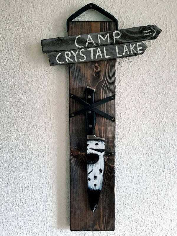 Holzdisplay mit Jason Voorhees Messer