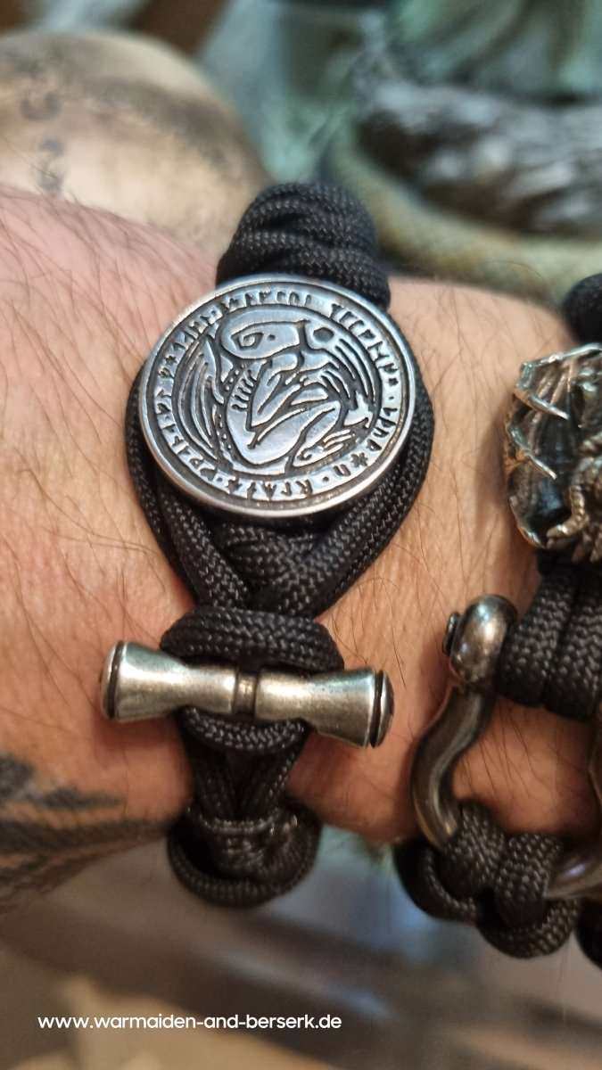 Schwarzes Snake Knot Paracord Armband mit einer Cthulhu Motivperle und