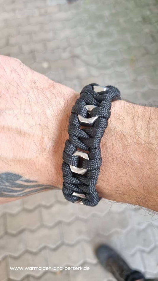 Einfaches Paracord Armband 'Cobra Knot' The Mechanic mit eingewebten S