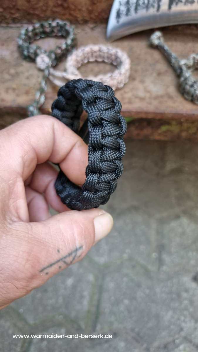 Einfaches Paracord Armband 'Mad Max' in 4 unterschiedlichen Fabgebunge