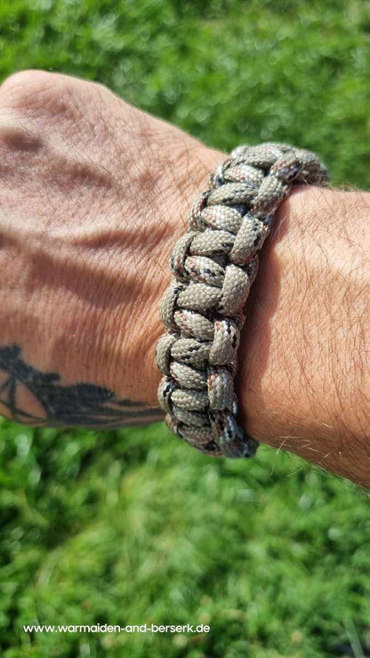 Einfaches Paracord Armband 'Mad Max' in 4 unterschiedlichen Fabgebunge