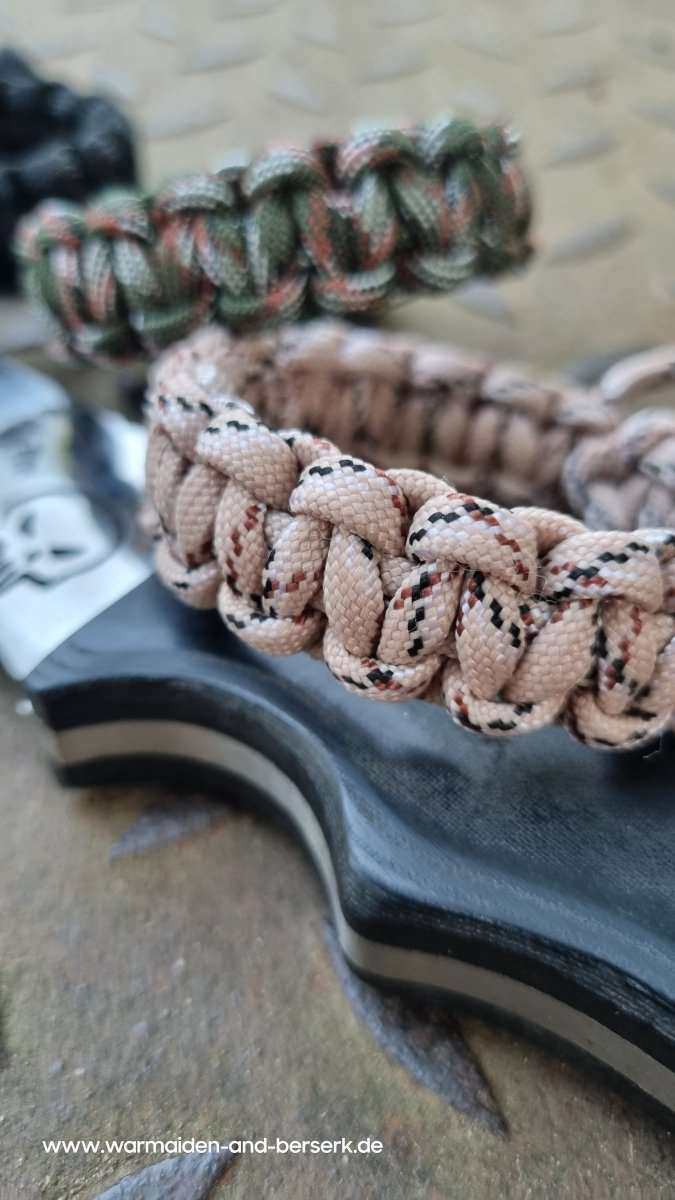 Einfaches Paracord Armband 'Mad Max' in 4 unterschiedlichen Fabgebunge