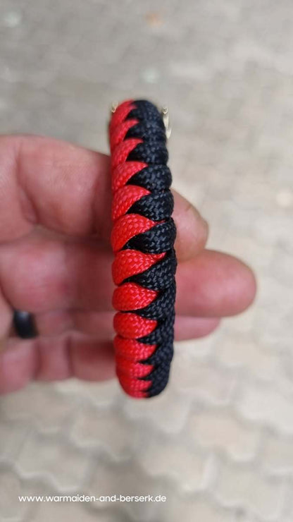 Schwarzrotes Snake Knot Paracord Armband 'Predator', mit Predator Perl