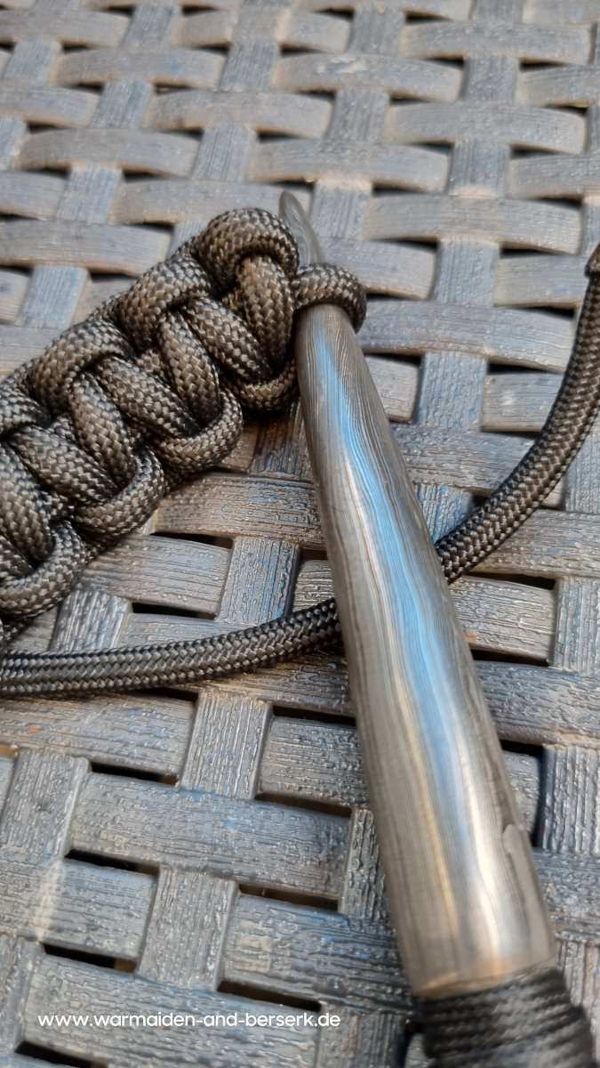 Handgeschmiedeter Paracord Marlin Spike aus Damaszener Stahl, mit Grif