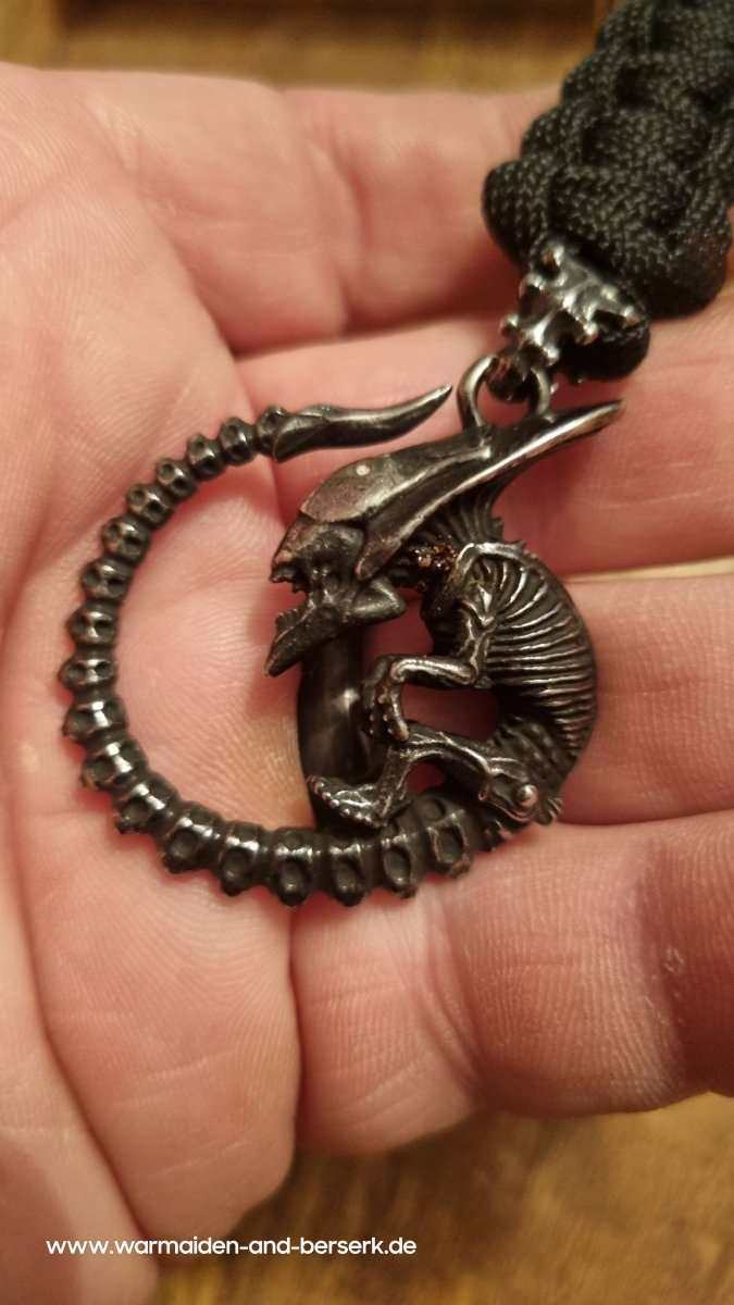 Einfacher Paracord Key Chain mit 'Alien' Anhänger