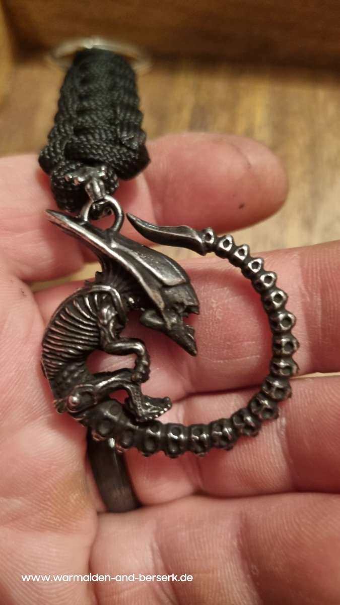 Einfacher Paracord Key Chain mit 'Alien' Anhänger