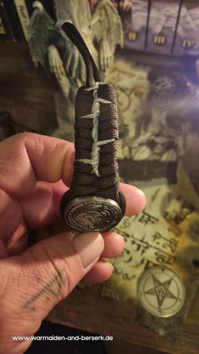 Schwarzes Fishtail Paracord Armband mit Cthulhu Motivperle