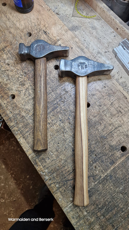 Hand-forged Swedish blacksmith hammer made of C45 carbon steel