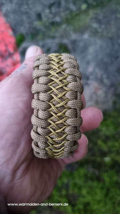 Breites Paracord-Armband in Braun mit Bärenkopf Verschluss und Stitch 