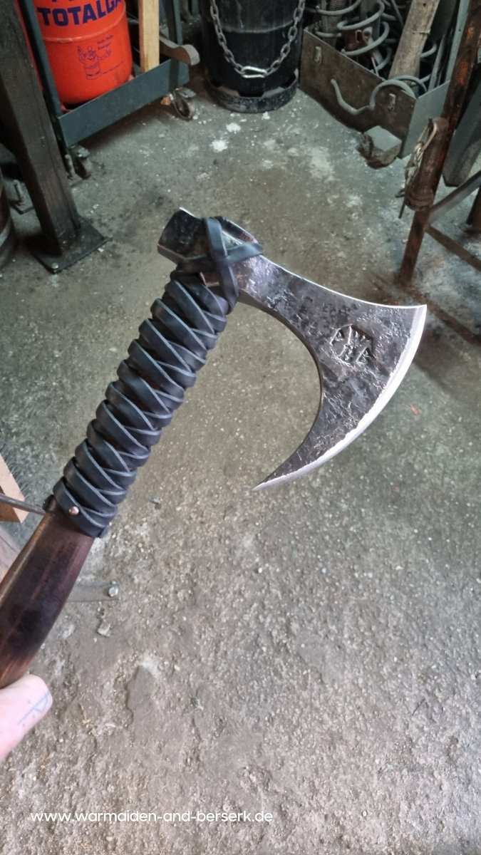 Handgeschmiedete Fantasy Conan Axe "Tauranische Axt" aus Karbonstahl, 