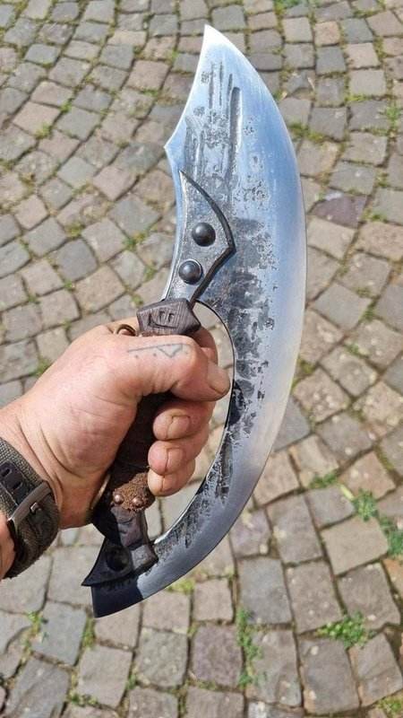 Handgeschmiedete Iron Horde Blade aus Karbonstahl, von Fantasy und Orks inspiriert